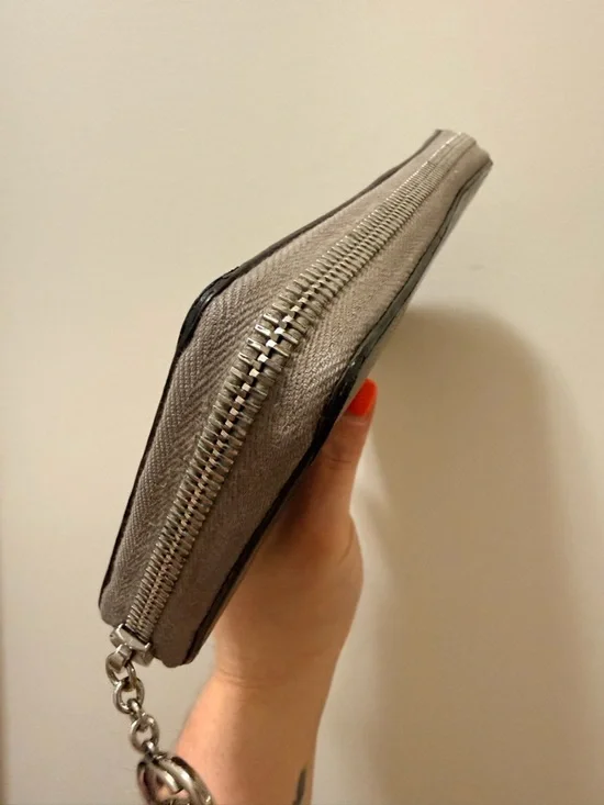 *Authentic* Gucci - Monogram Zippy Wallet - Picture 10 of 15